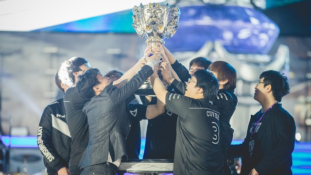 【WBG发布寻人启事：TheShy的虚空女王（新英雄）迷路了，在对方二塔一打三！】 (选手梗/新英雄)